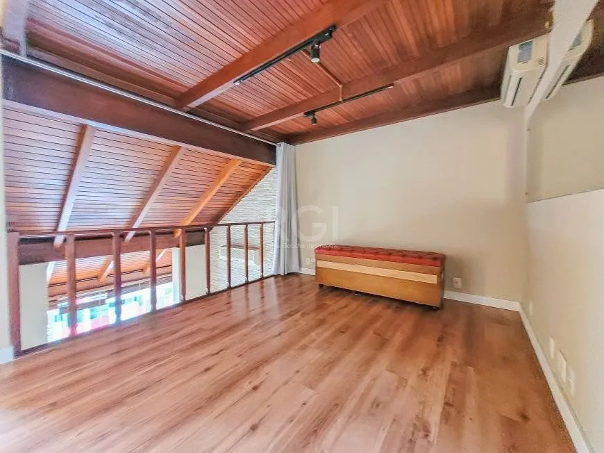 Imagem Apartamento 94m² - semi mobiliado, 2 dormitórios, 1 suíte, terraço e 2 vagas de garagem no Moinhos de Vento