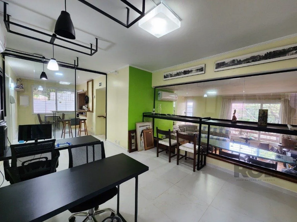 Imagem Vende-se excelente cada 3 quartos com suíte, 4 vagas, anexo comn salão de festas, podendo ser usada para fins comerciais - 255m² - Chácara das Pedras