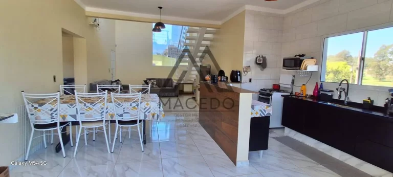 Imagem Sobrado com 3 dormitórios - Vista para o Lago
