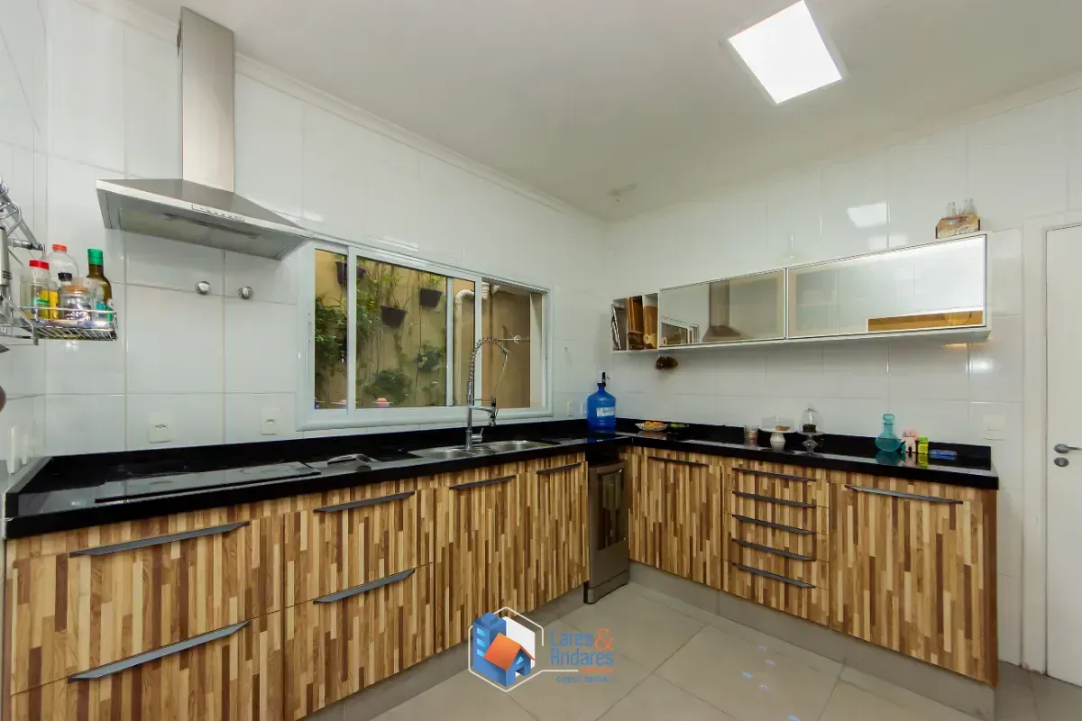 Imagem Casa no condomínio Solar dos Manacás para venda com 5 quartos, sendo 5 suítes, 428m²