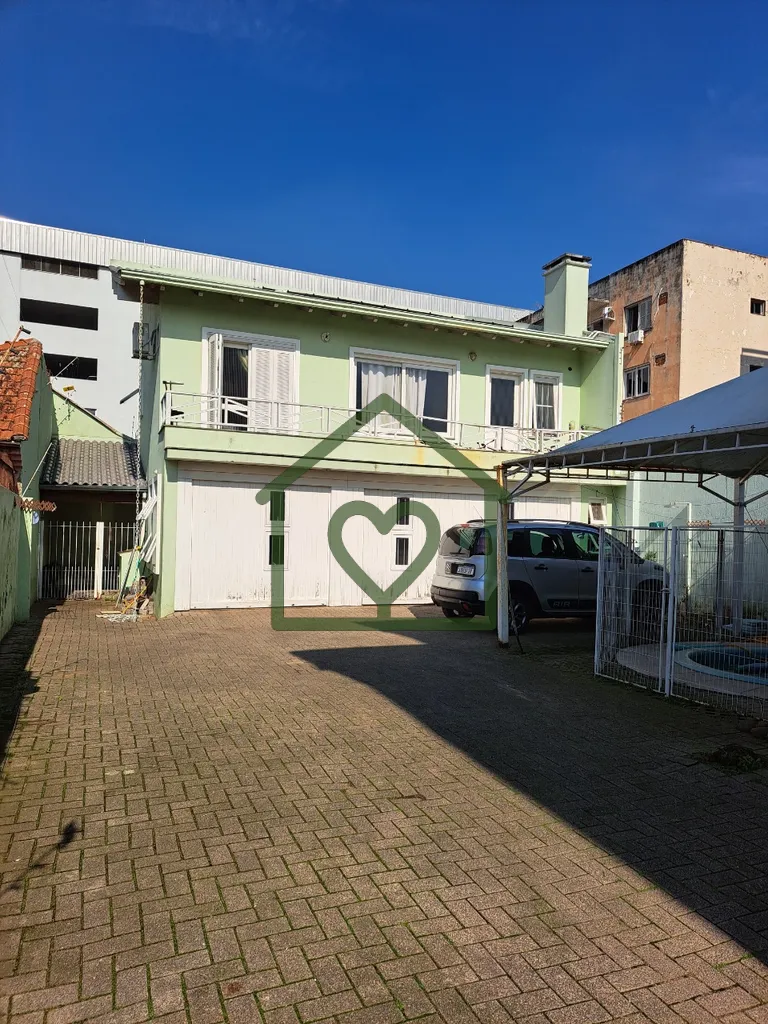 Imagem CASA l 4 DORMITÓRIOS l 3 SUÍTES l SEMI MOBILIADA I 8 VAGAS l CRISTAL l ZONA SUL 
 
ABRIANOS vende ...
