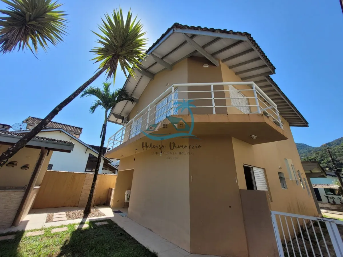 Imagem Belíssima casa com 3 dormitórios a venda em condomínio fechado em Ubatuba.