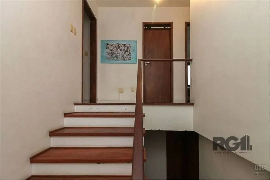 Imagem Casa de 285m² - 4 dormitórios, 4 vagas no bairro Bom Jesus