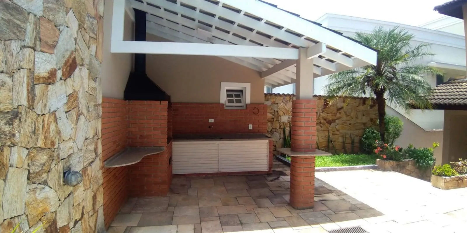 Imagem Casa Luxuosa em Alphaville 5 - Santana de Parnaíba/SP, Frente à Praça, Com 4 Quartos e Lazer Completo