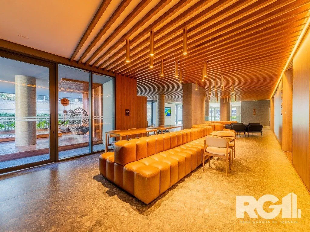 Imagem Loft de alto padrão construtivo no bairro Moinhos de Vento, planta de 29,60 m2 privativos com porcelanato, forro em gesso e aberturas em alumínio com vidros duplos.