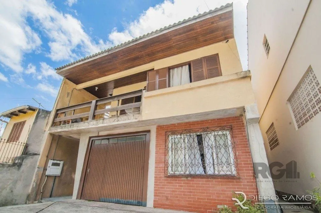 Imagem Casa de 4 dormitórios no bairro Glória
