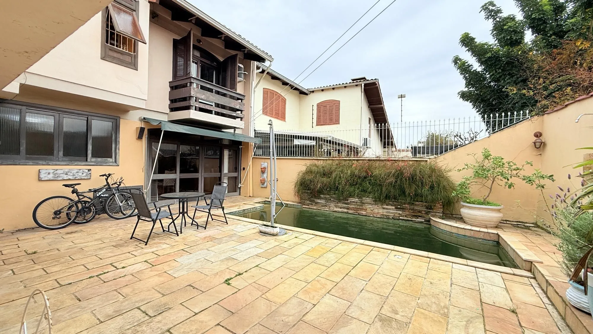 Imagem Casa para Venda - 260m², 4 dormitórios, sendo 1 suites, 4 vagas - Nonoai