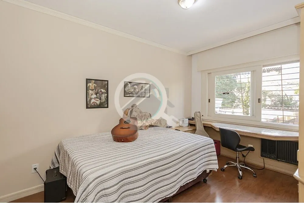 Imagem Ótimo Apartamento à Venda no Bairro Mont'Serrat. Localizado na prestigiada Rua Pedro Ivo, uma rua ...