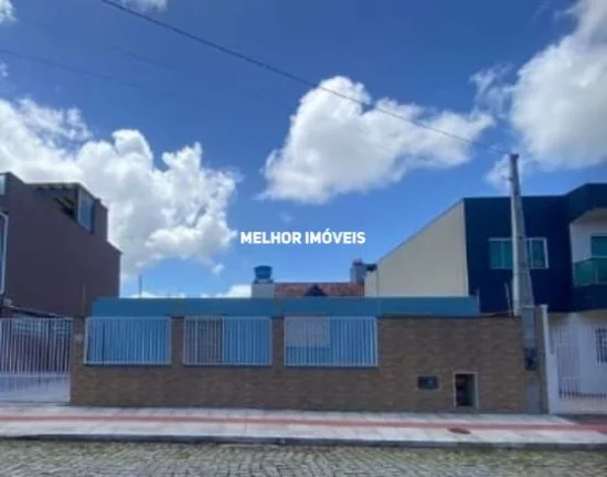 Imagem Casa à venda semi mobiliada com piscina e edícula localizada no centro de Balneário Camboriú