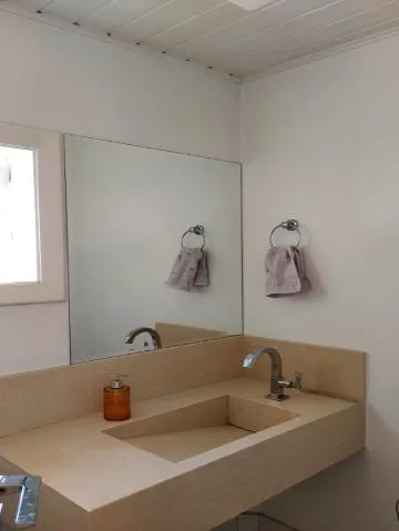 Imagem VENDA DE SOBRADO NO CONDOMÍNIO ARUJAZINHO IV, EM ARUJÁ/SP, 200m² com 5 suítes, ambientes claros, churrasqueira e vista privilegiada. CONSULTE-NOS