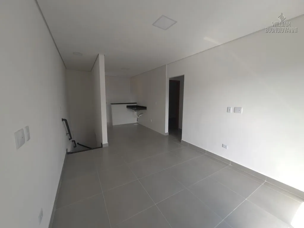 Imagem CASA SOBREPOSTA EM CONDOMÍNIO NA PRAIA GRANDE | ENTRADA A PARTIR DE R$ 6 MIL!