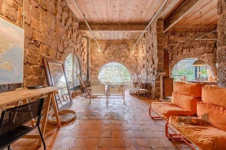 Imagem Casa com 3 dormitórios, 153 m² no bairro Vila Conceição, zona sul de Porto Alegre/RS.