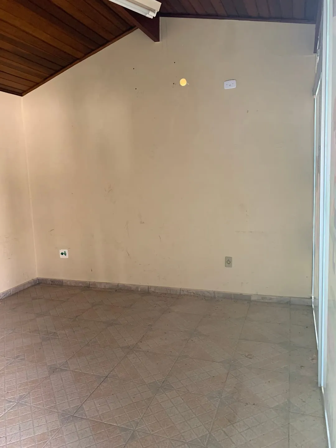 Imagem Amplo Imóvel Comercial à Venda e Locação no São Benedito - Ideal para Consultórios, Escritórios e Mais!
