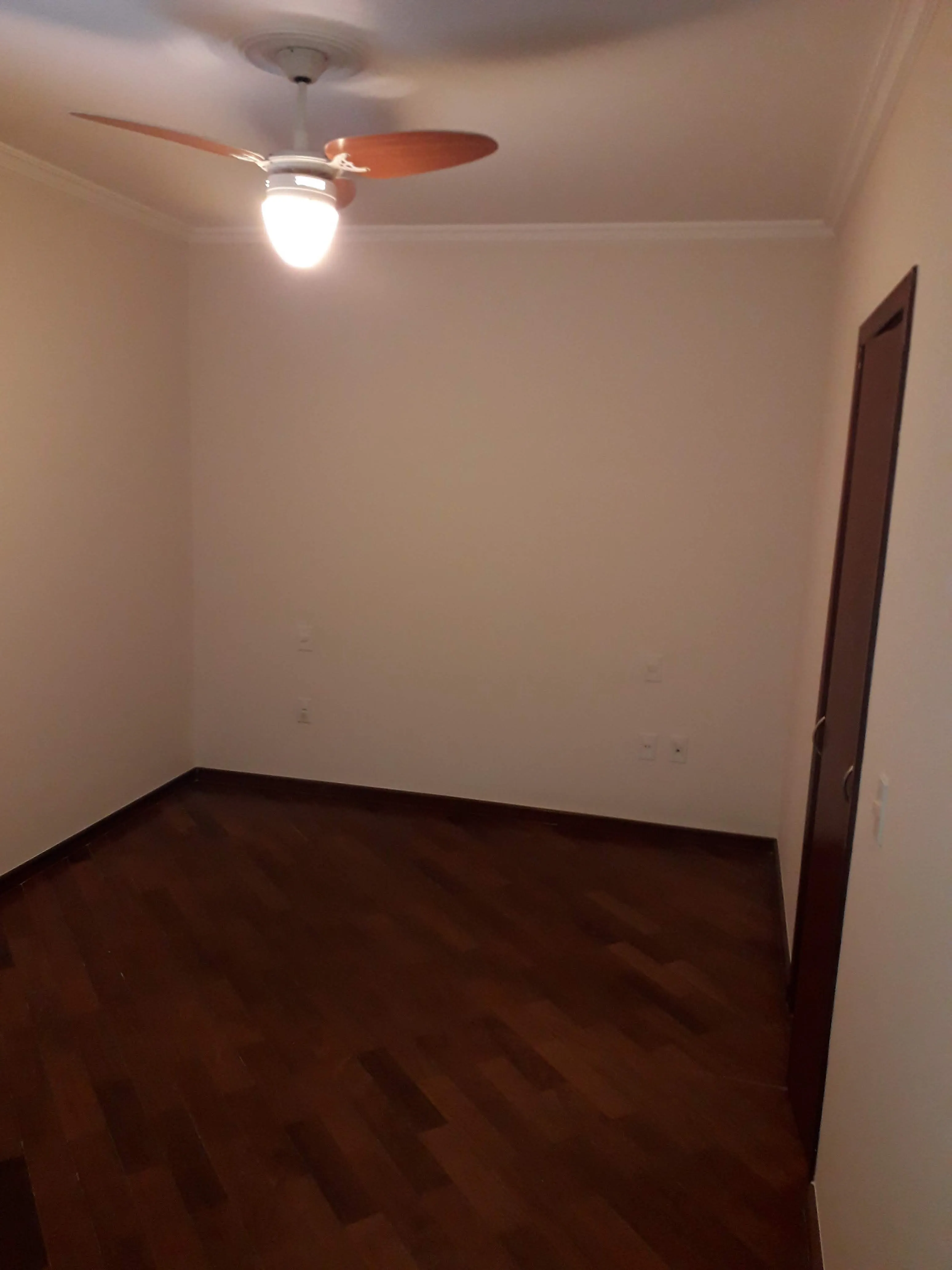 Imagem Linda Casa no Condomínio Ibiti do Paço com 348m².