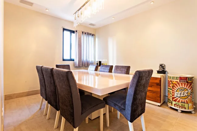 Imagem Apartamento para locação em Moema, com 2 suítes, 3 vagas de garagem.