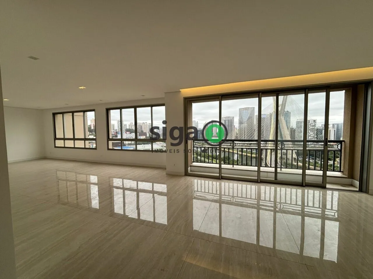 Imagem Residência de Alto Padrão na Cidade Jardim com 3 Suítes e 3 Vagas
