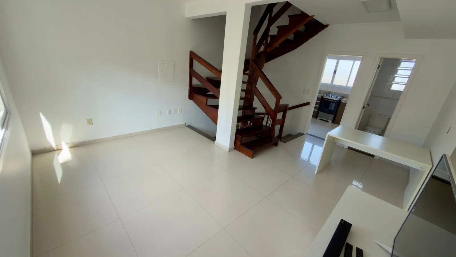 Imagem Casa com 02 quartos e 02 vagas no Bairro Jardim Itu em Porto Alegre