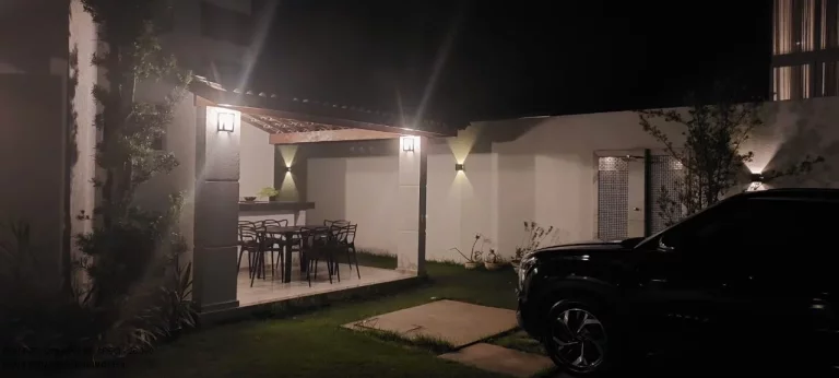 Imagem Casa de luxo em condomínio à venda em Camaçari-BA, Vila de Abrantes: 4 quartos, 4 suítes, 2 salas, 2 banheiros, 3 vagas, 290m².