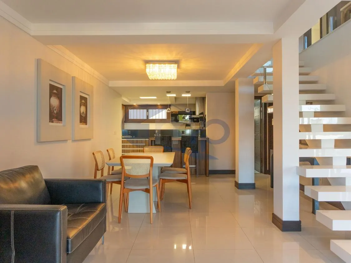 Imagem Casa de Alto Padrao com 4 Dormitorios, Piscina Aquecida e Espaço Gourmet no Centenario, em Torres/RS