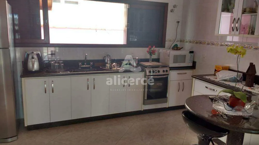 Imagem Casa à venda com 3 quartos, 1 suíte, com 144,98m² em Santo Amaro da Imperatriz - Palhoça/SC