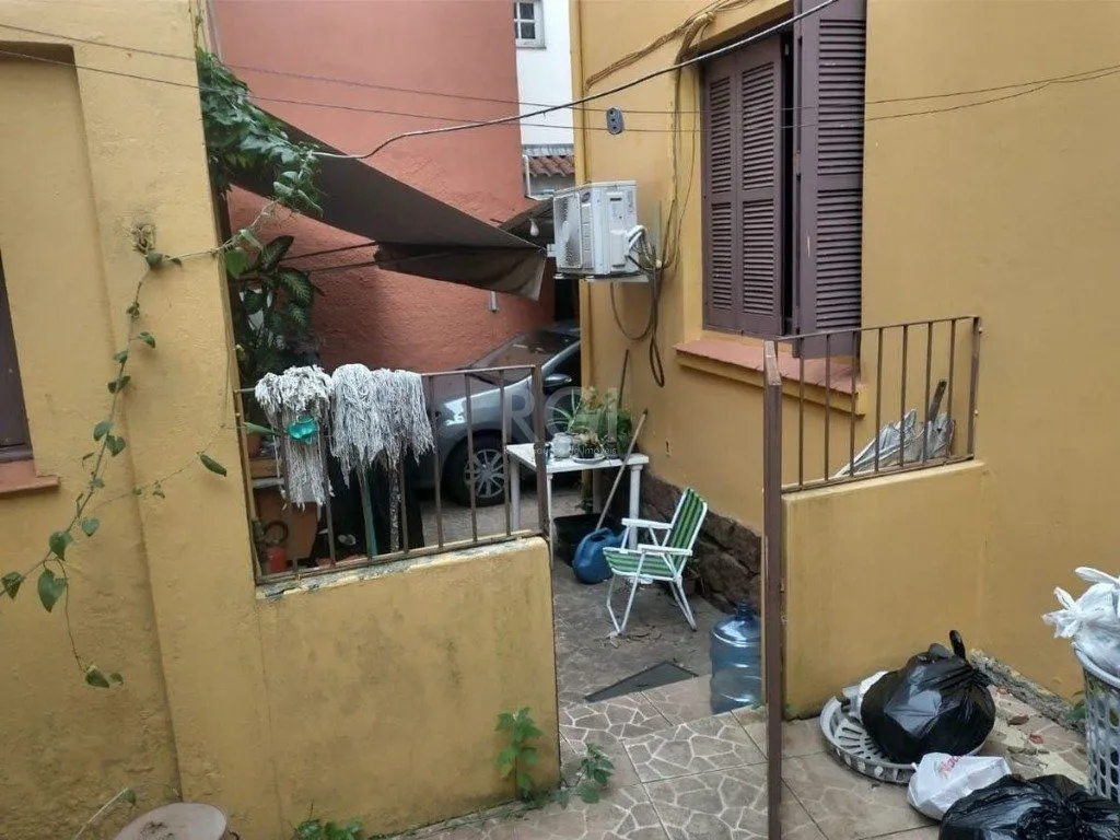 Imagem Casa para Venda - 220m², 3 dormitórios, 4 vagas - Teresópolis