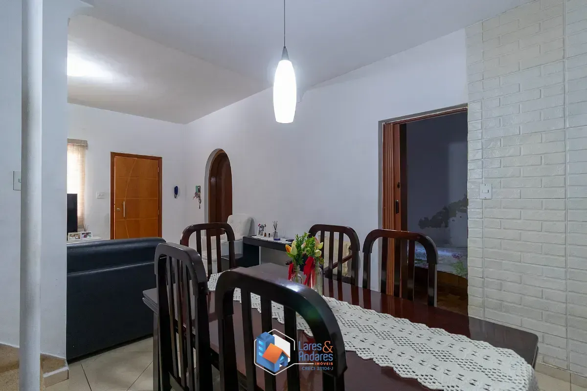 Imagem Sobrado para venda em Chácara Inglesa com 4 quartos, sendo 1 suíte, 181m²
