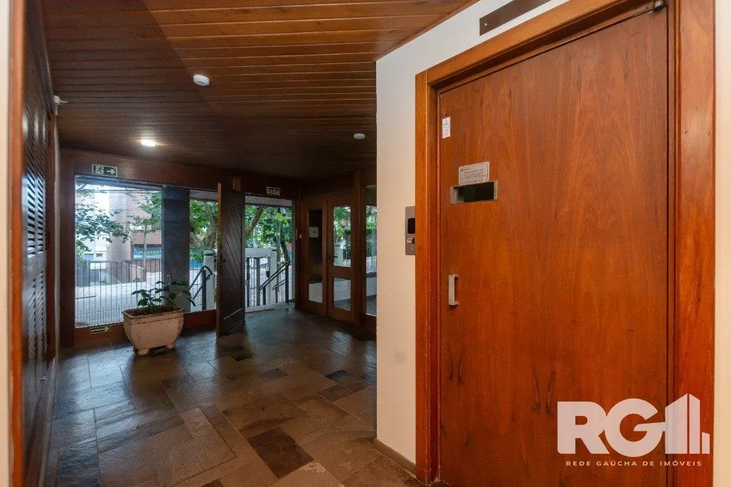 Imagem Apartamento Reformado! Com 3 dorm, sendo 1 suíte, 2 vagas na Rua Corte Real.