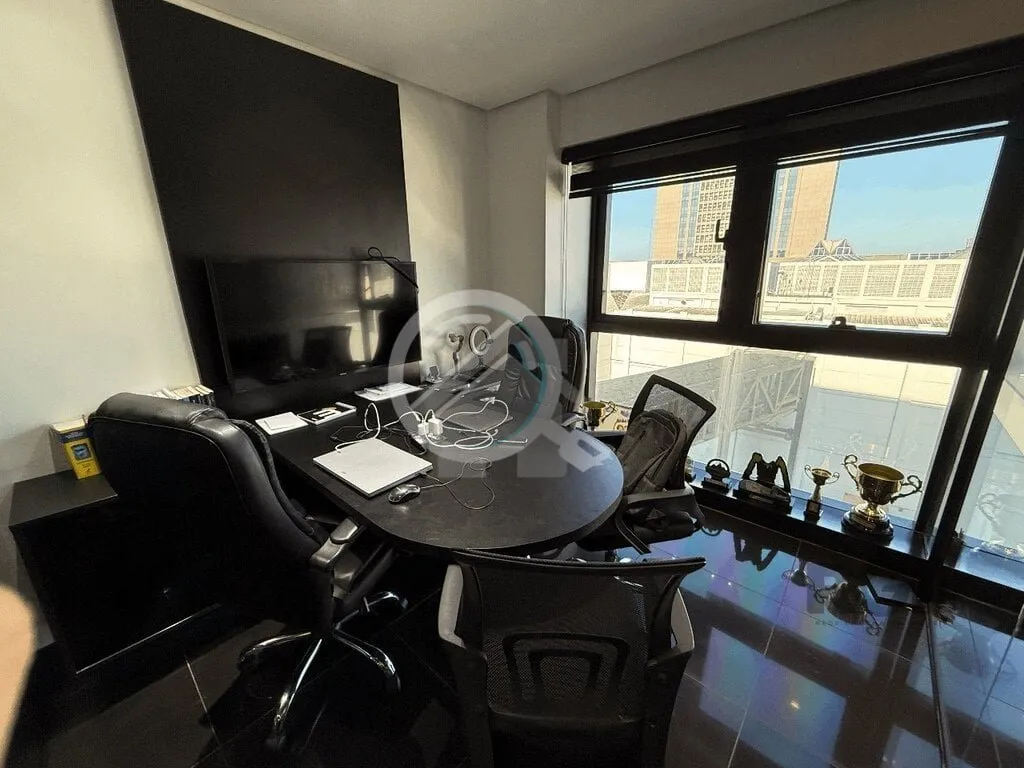 Imagem Sala comercial mobiliada no sofisticado empreendimento Walk Business, localizada no 9º andar, de fr...