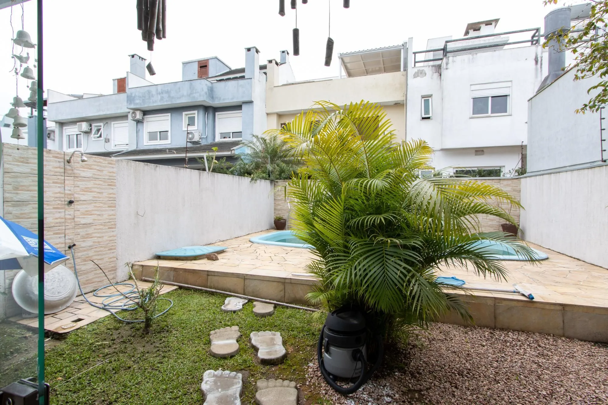 Imagem Sobrado no Lagos de Nova Ipanema com 149,54m², possui 03 dormitórios, sendo 1 suíte, garagem para 3 carros