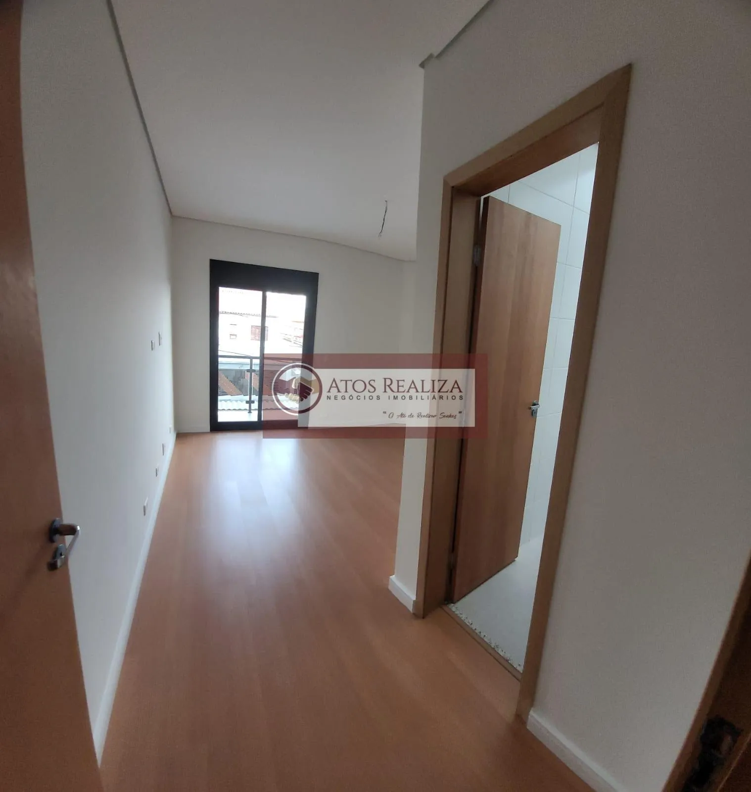 Imagem VENDO SOBRADO DE 3 DORMITÍRIOS, SENDO 3 SUÍTES, 2 VAGAS DE GARAGEM, NO BAIRRO CAMPO GRANDE - SÃO PAULO