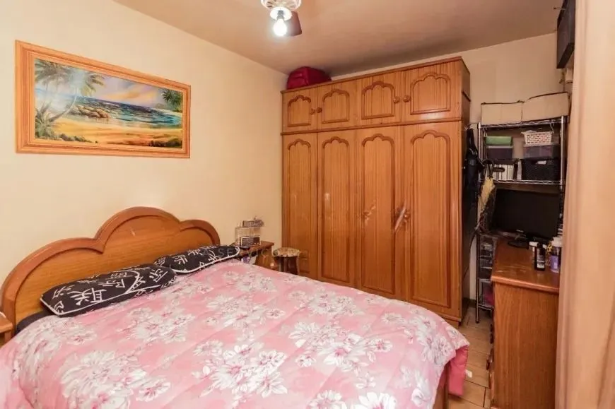 Imagem Casa térrea com 200m² privativos, 3 quartos, Rua Sylvio Sanson - Sarandi