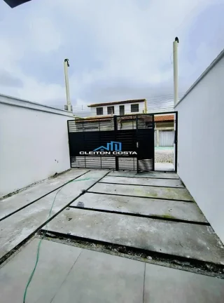 Imagem Casa para Venda em Feira de Santana, Mangabeira, 3 dormitórios, 1 suíte, 1 banheiro, 2 vagas