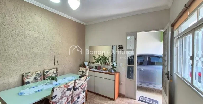 Imagem Localizada na vibrante cidade de Campinas, esta espaçosa casa é uma excelente opção para quem bu...