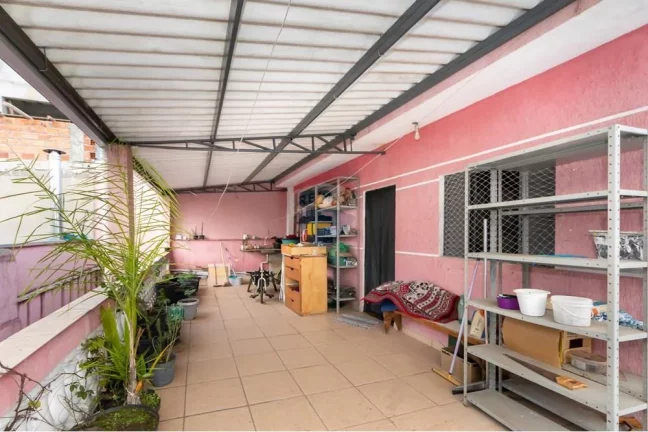Imagem Casa bem localizada com 4 dormitórios, 2 vagas de garagem.