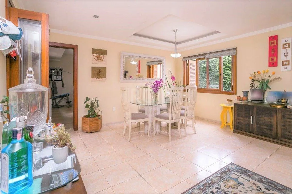 Imagem Casa para Venda - 279m², 3 dormitórios, sendo 1 suites, 4 vagas - Teresópolis