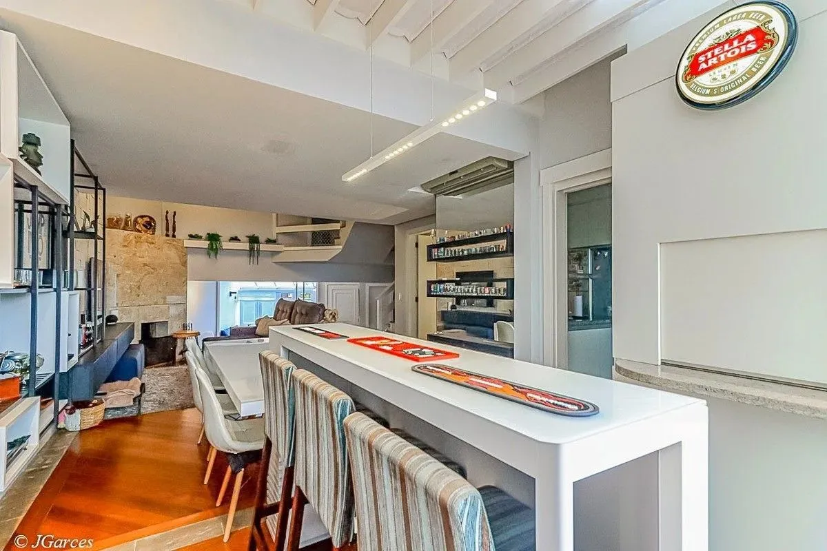 Imagem Casa em Condomínio à venda com 286m², 3 dormitórios, 1 suíte, 3 vagas, no bairro Jardim Isabel em Porto Alegre
