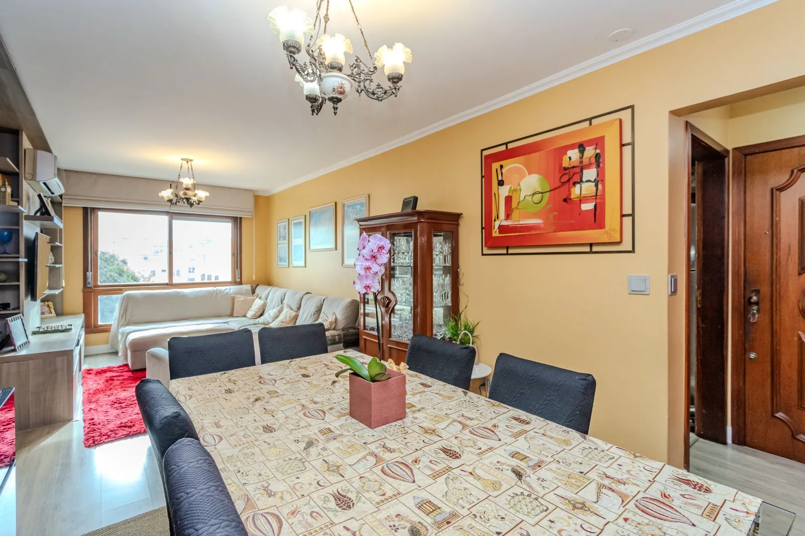 Imagem Apartamento no bairro Menino Deus de 4 dormitórios e vaga