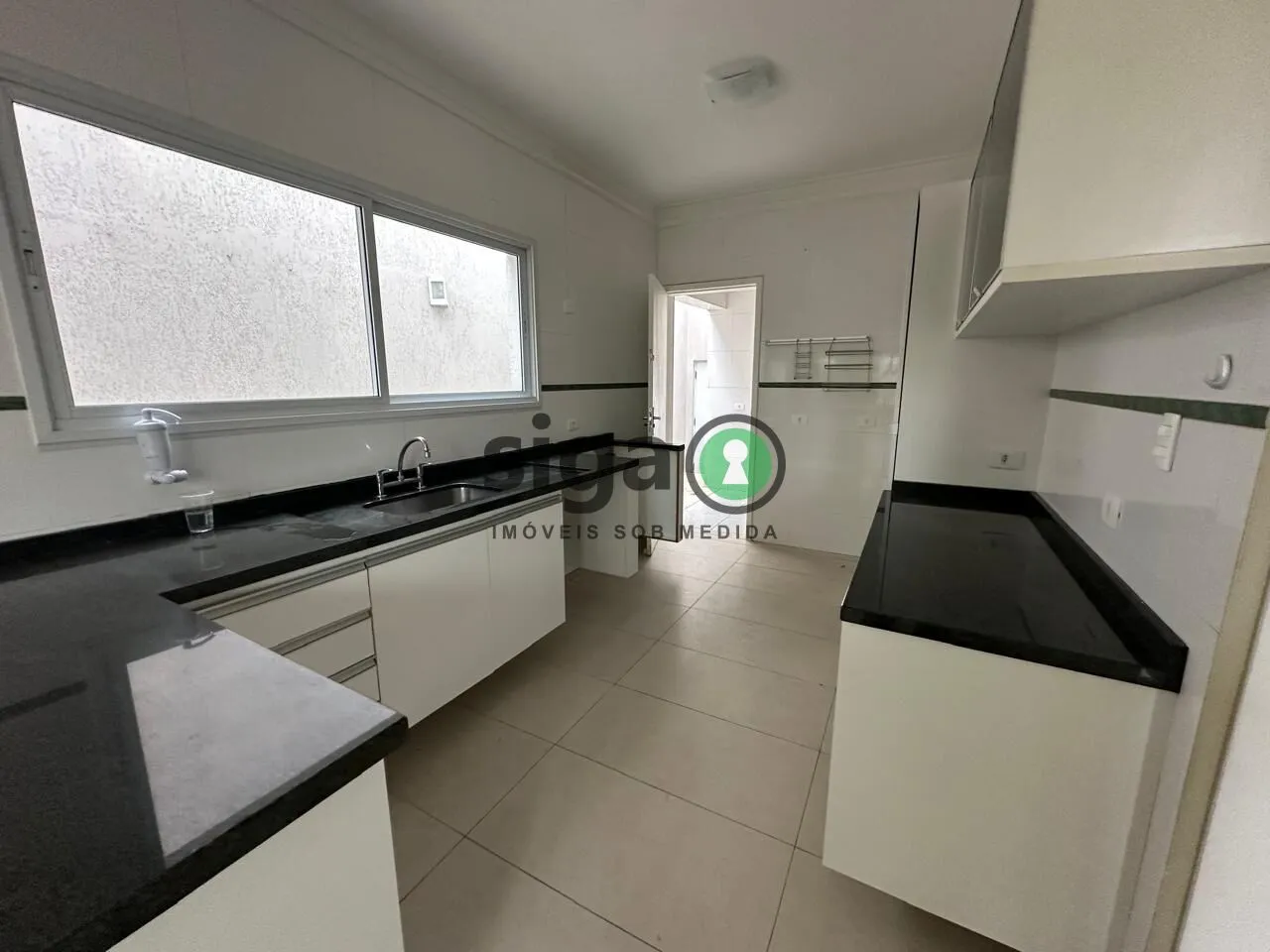 Imagem Oportunidade Casa Ampla com 3 Suítes, Churrasqueira e Área Gourmet