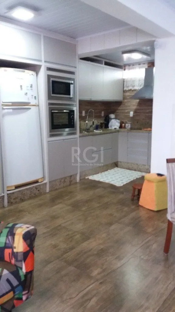 Imagem Casa para Venda - 228m², 3 dormitórios, 3 vagas - Teresópolis