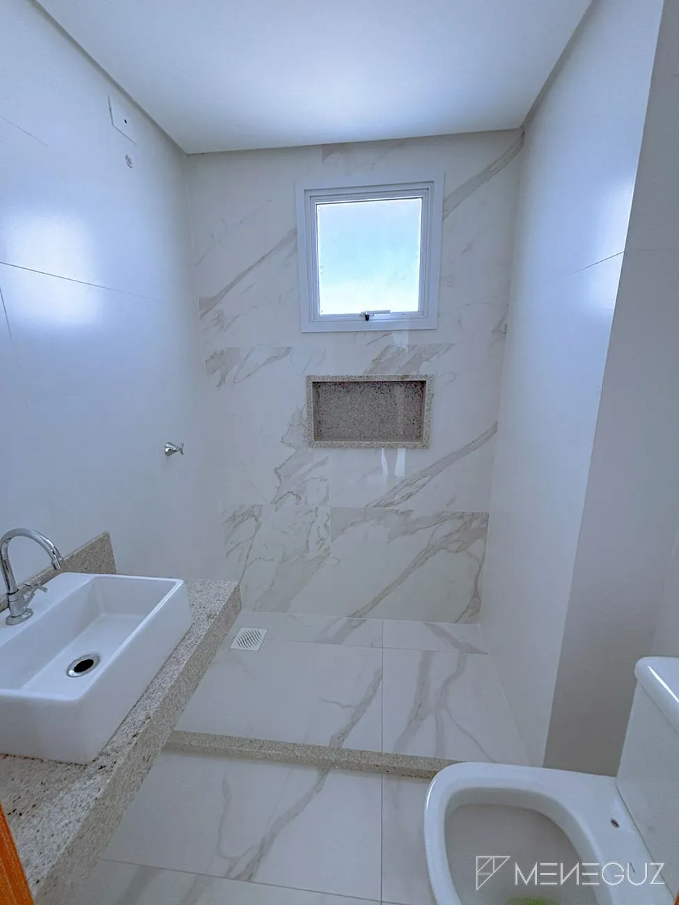 Imagem Vista para o Mar! Apartamento de 3 Quartos na Avenida Oceânica