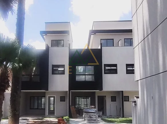 Sobrado à venda no bairro Cajuru - Curitiba/PR