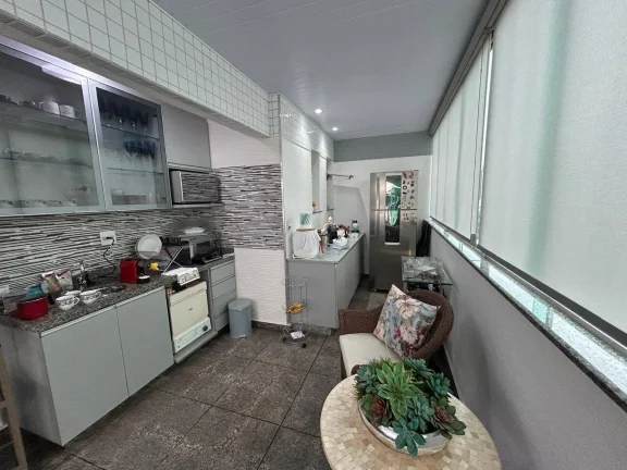 Imagem Apartamento à venda com 200m², 4 quartos e 3 vagas.