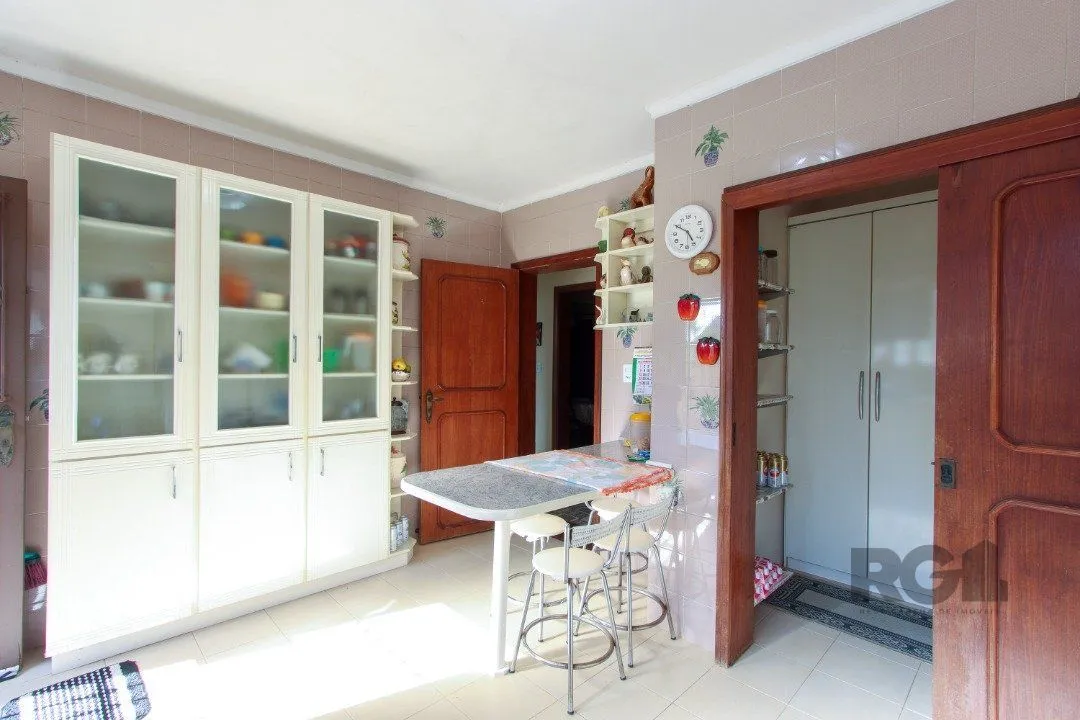 Imagem Casa a venda com 03 dormitórios, living 03 ambientes com vista para o Rio.