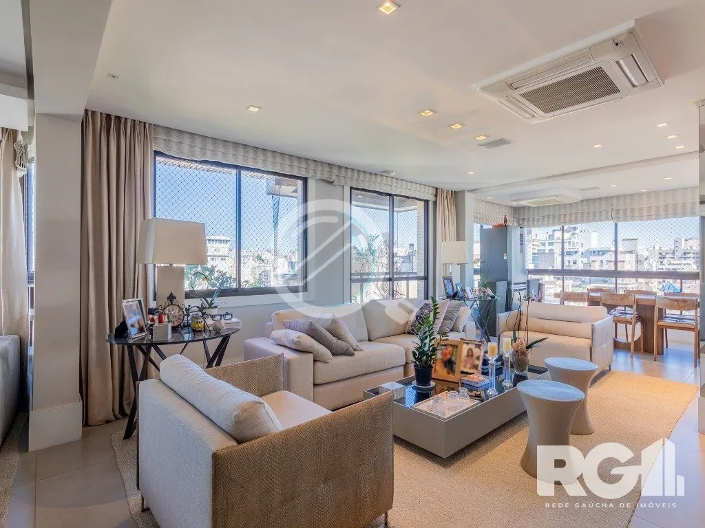 Imagem EXCLUSIVIDADE. Belíssimo apartamento com 245 m², mobiliado, com 3 suítes no bairro Moinhos de Ven...