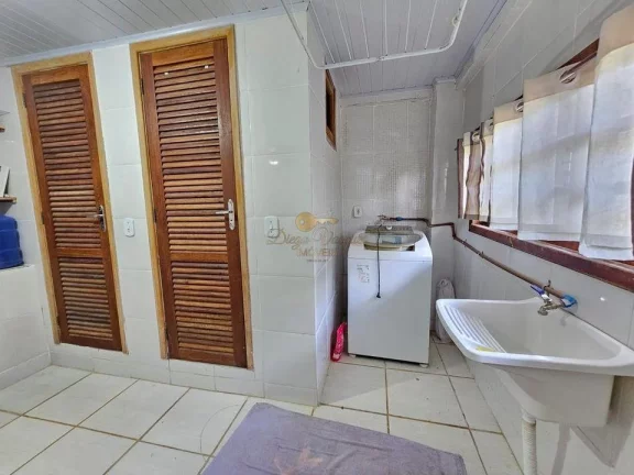Imagem Casa em Condomínio para Venda em Teresópolis / RJ no bairro Vale Alpino