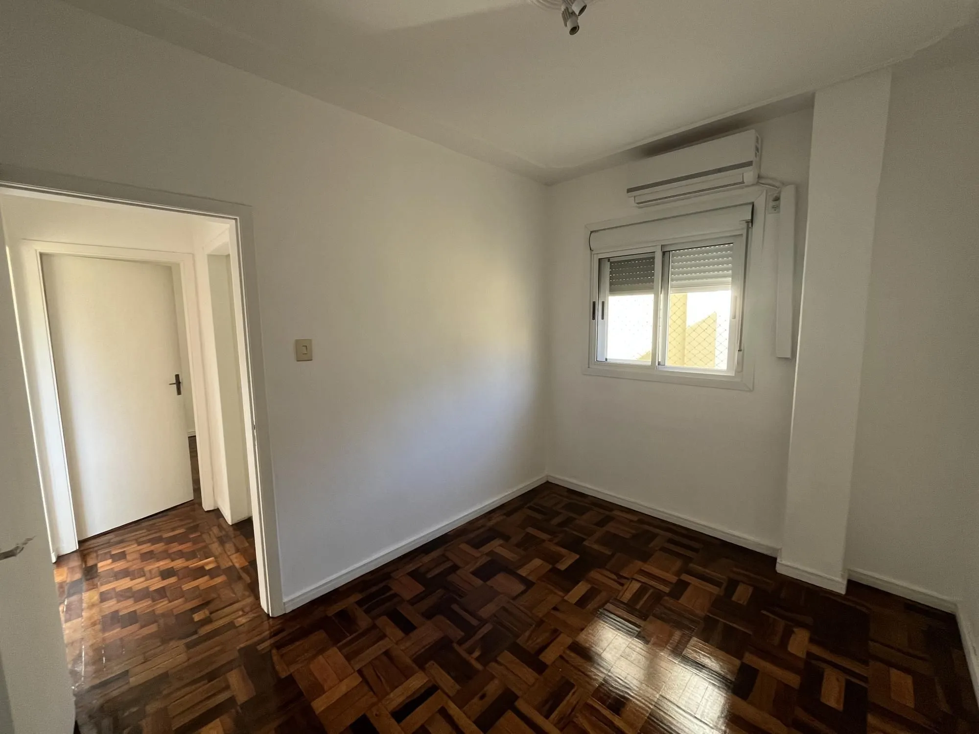 Imagem Reformado! Apartamento de 2 quartos no centro de Porto Alegre