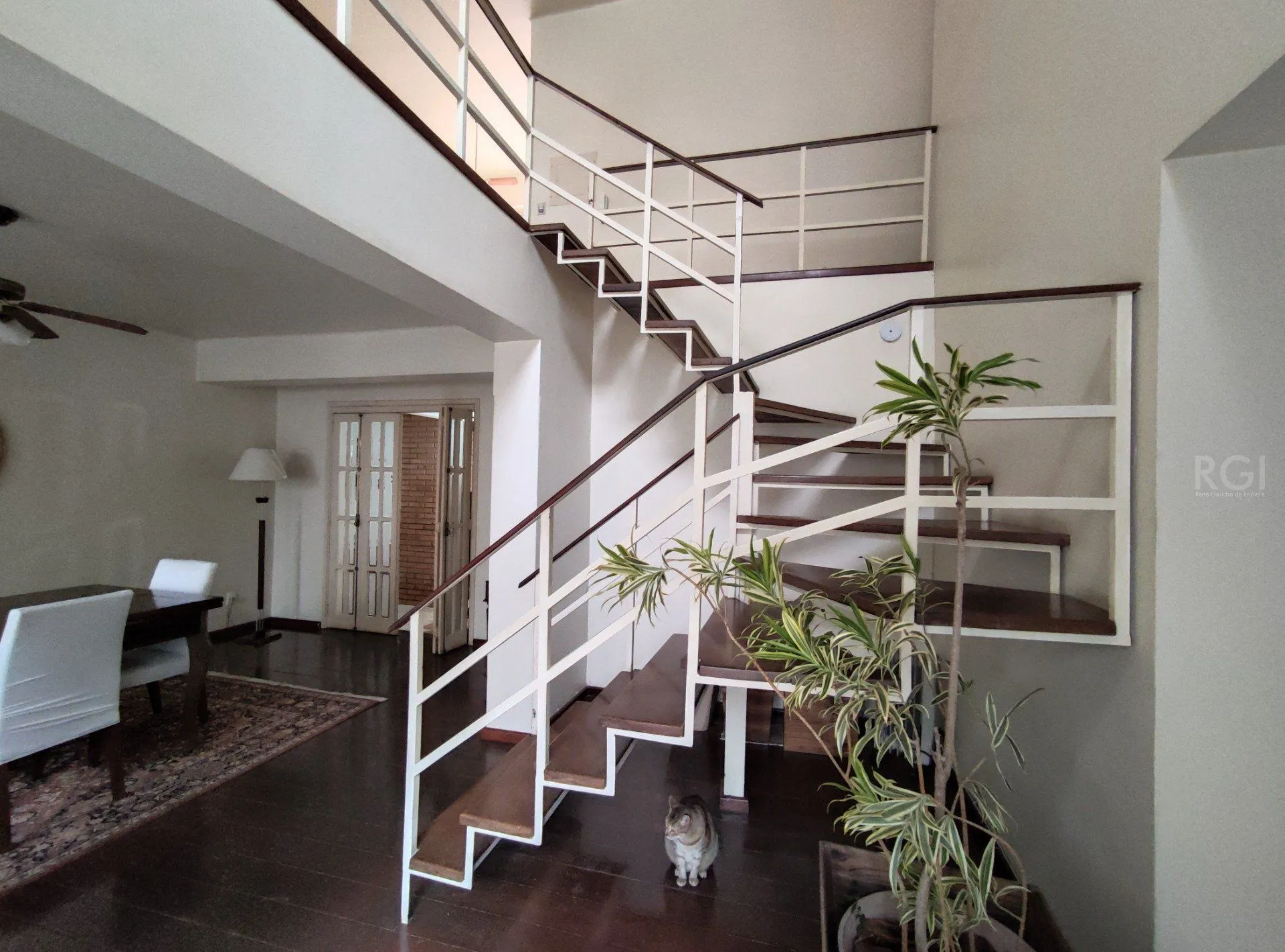 Imagem Sobrado para Venda - 345m², 4 dormitórios, sendo 2 suites, 2 vagas - Independência