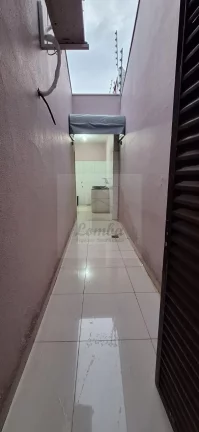 Imagem Imperdível! Casa à venda na Cidade Alta, Cuiabá-MT: 4 quartos, 1 suíte, 2 salas, 4 banheiros, 3 vagas, 182m². Venha conferir!