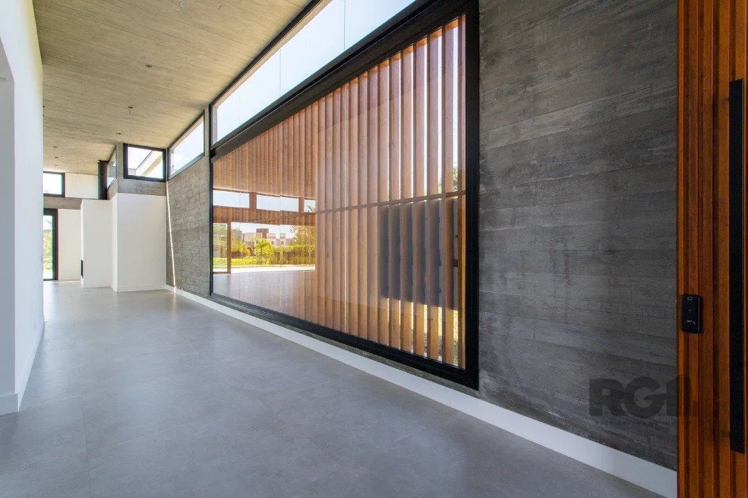 Imagem A Casa Le Mans, uma residência térrea de esquina com 389,48m2 de área coberta