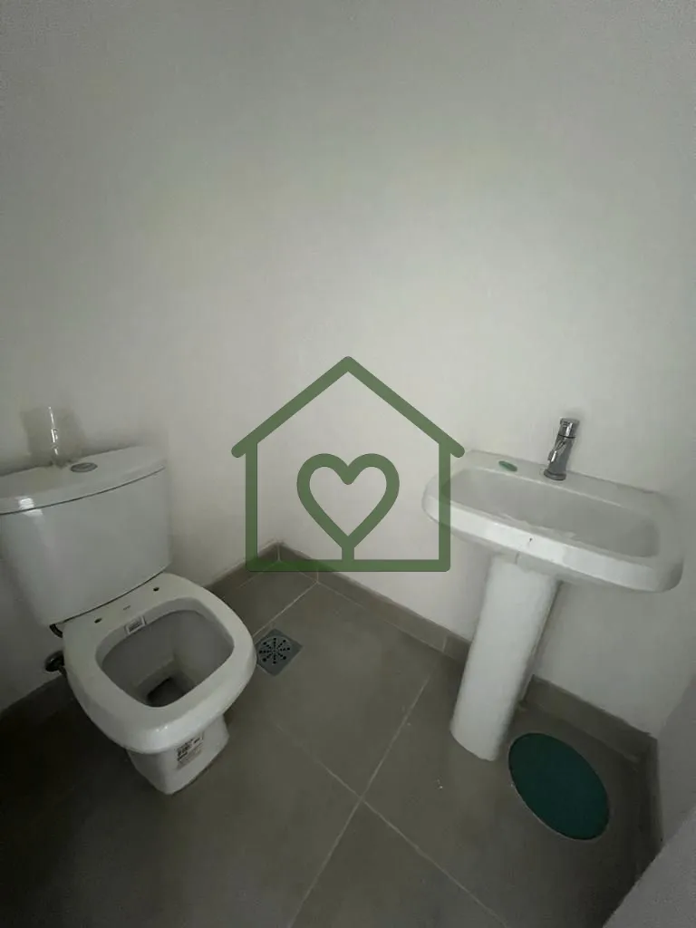 Imagem Vendo Sala comercial no bairro Menino Deus. Imóvel conta com 36 m² de área privativa, com piso e ...